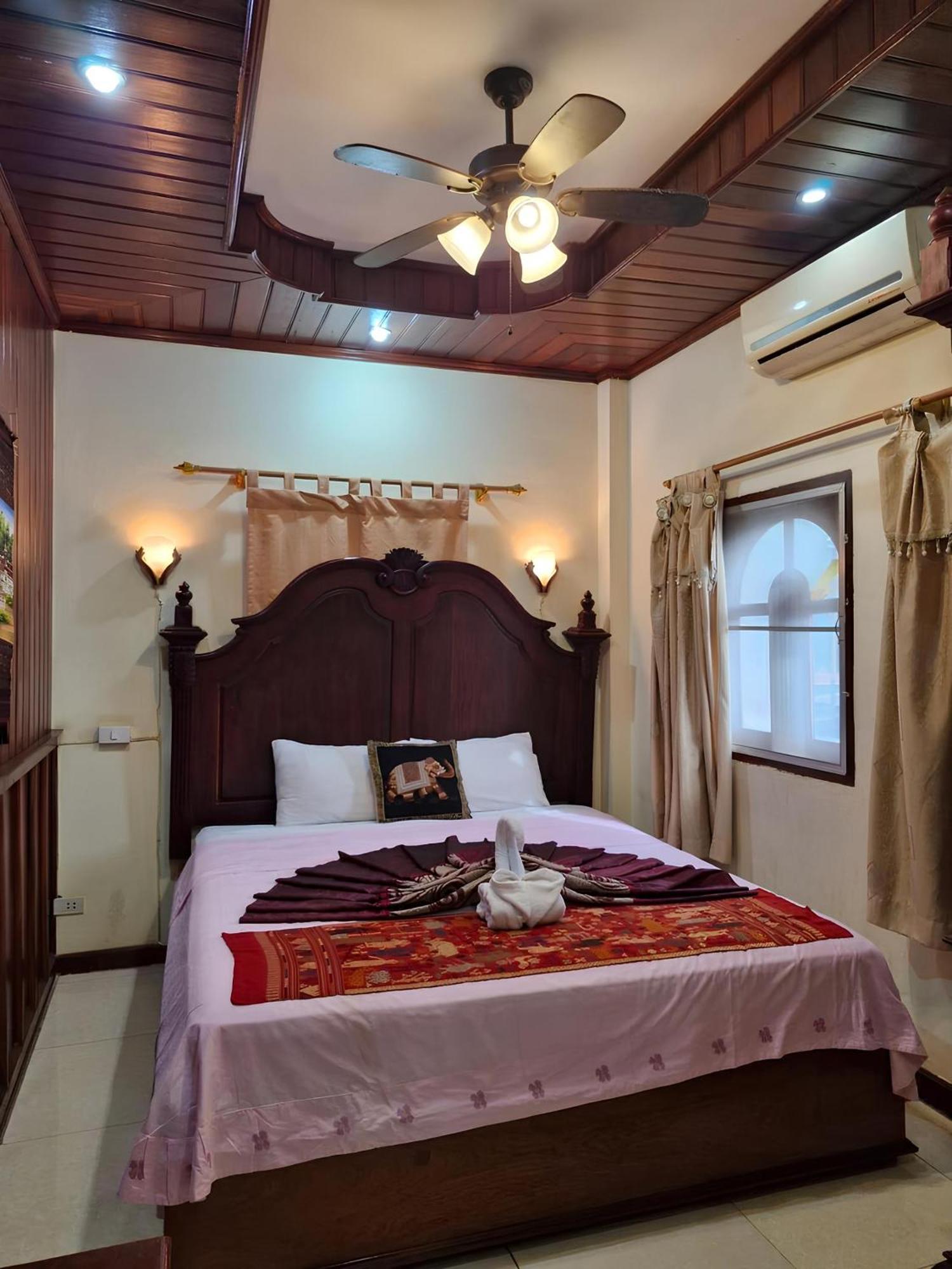 Hotel Sakura Wood House à Luang Prabang Extérieur photo